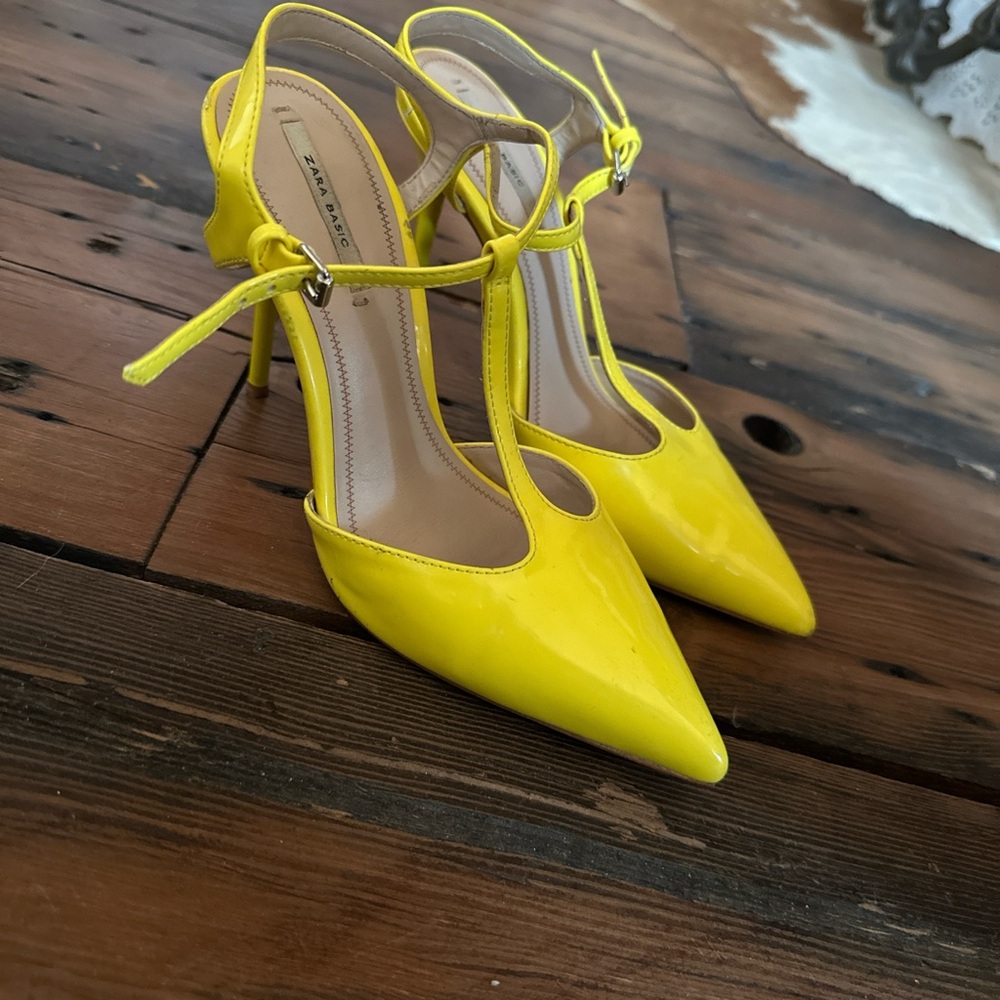 Zara Women's Yellow Heels